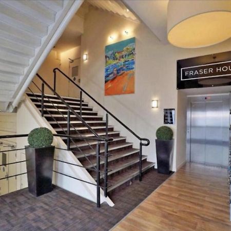 Aberdeen Stay Central 2-Bedrooms Apt-No Party מראה חיצוני תמונה