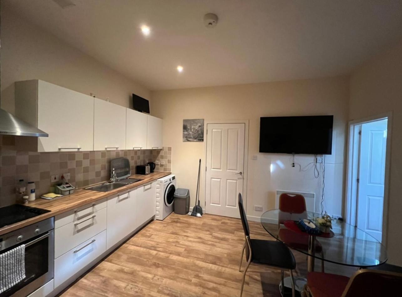 Aberdeen Stay Central 2-Bedrooms Apt-No Party מראה חיצוני תמונה
