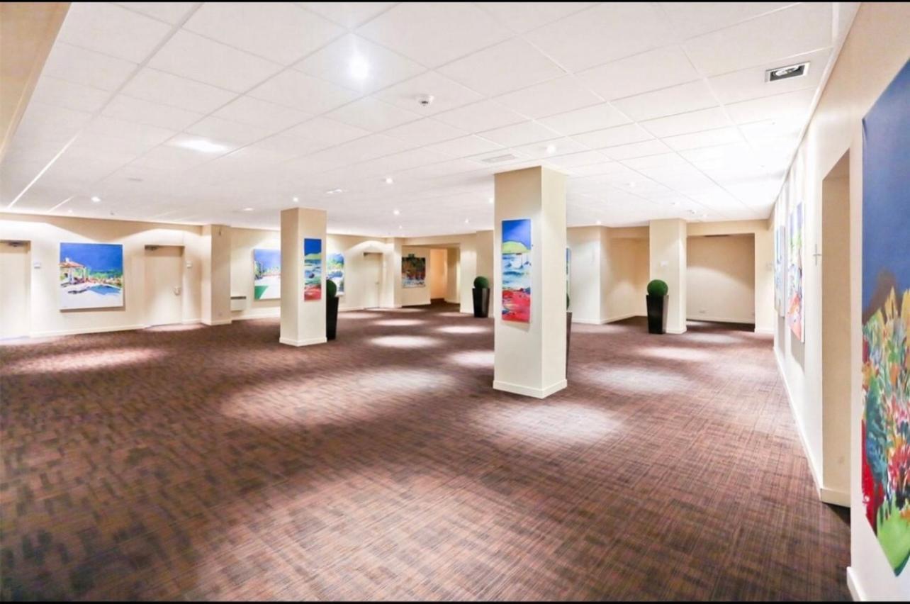 Aberdeen Stay Central 2-Bedrooms Apt-No Party מראה חיצוני תמונה