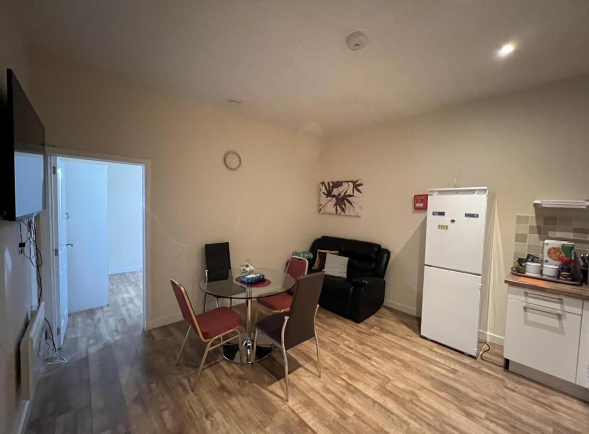 Aberdeen Stay Central 2-Bedrooms Apt-No Party מראה חיצוני תמונה